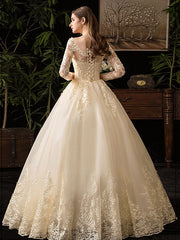 Brautkleid mit langen Ärmeln und Knotendetail aus Spitze