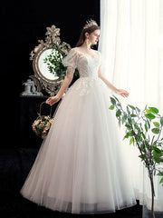 Vestido de novia de estudio de encaje pequeño