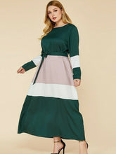 Vestido con cuello redondo y bloques de color