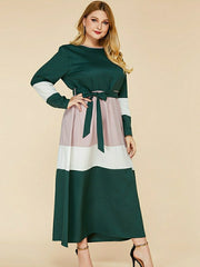 Vestido con cuello redondo y bloques de color