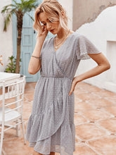 Langes Kleid mit Otus-Blattärmeln und Stickerei