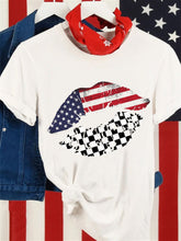 Weißes Sweatshirt mit Rundhalsausschnitt und Lippenstift-Print