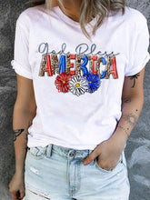 Kurzärmliges T-Shirt mit Leoparden-Gänseblümchen-Print in den USA