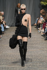 Minivestido negro con estrellas de mar