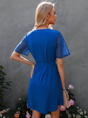 Vestido holgado con volantes y cuello alto