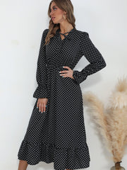 Schwarzes Herbst-Winterkleid mit V-Ausschnitt