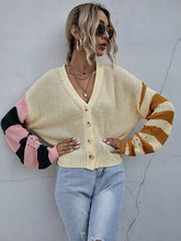 Gestreifter Strickjackenpullover