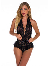 Lencería con escote en V profundo