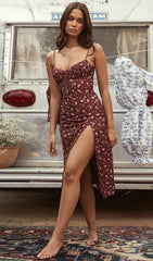 Weinrotes, geblümtes Bustier-Midikleid