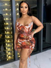 Kurzes, gesmoktes Kleid mit offenem Rücken