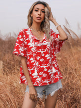 Camisa estampada con cuello en V