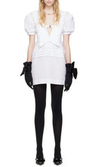 Weißes Minikleid mit V-Ausschnitt