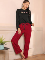 Un conjunto de pijamas para estar en casa