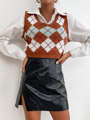 Gestrickte Weste mit Rautenkaromuster