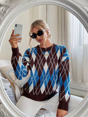 Gestrickter Pullover mit Rautenkaromuster