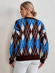 Gestrickter Pullover mit Rautenkaromuster