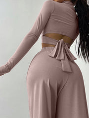 Traje de pantalón de manga larga con cuello alto