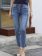 Stretch-Jeans mit mittelhohem Bund und Schlitz