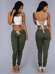 Pantalones con cordón y múltiples bolsillos