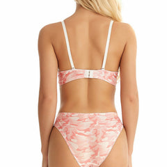 Conjunto de lencería con aros y estampado ondulado