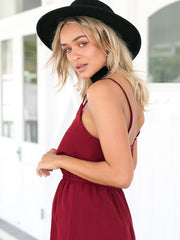 Mono cruzado con tirantes y espalda descubierta