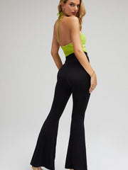 Pantalones acampanados con paquete de cadera