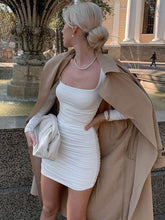 Schmales, figurbetontes Kleid mit eckigem Ausschnitt und langen Ärmeln