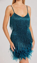 Minikleid mit Quasten und Federn in Dunkelgrün