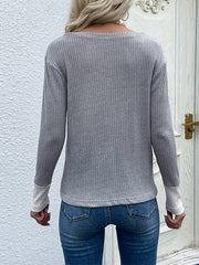 Suéter de punto con estampado de leopardo y cuello en V