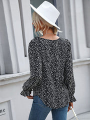 Camisa con estampado de leopardo y cuello redondo