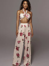 Oberteil und Hose mit Lilien-Print