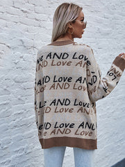 Gestrickter Pullover mit Buchstaben