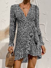 Vestido floral con cuello en V y cordones