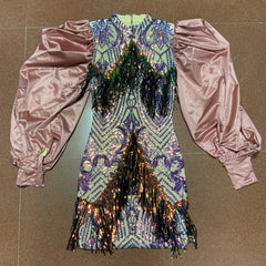 Mini-Bodycon-Kleid mit Puffärmeln, Pailletten und Quasten HT2563