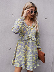 Kurzes Kleid im Sommerstil