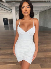 Plissee-Slider-Kleid mit tiefer Brustpartie