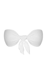 Weißes Bikinioberteil mit Bindedetail