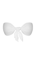 Top de bikini con lazo blanco