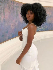 Vestido corto con volantes, espalda descubierta y costuras halter en color liso