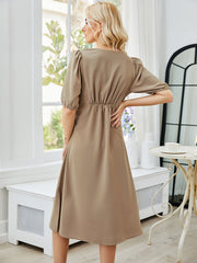 Vestido dividido con mangas de linterna