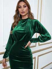 Falda plisada con mangas abullonadas