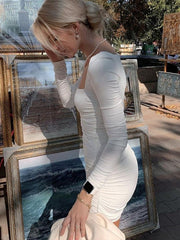 Schmales, figurbetontes Kleid mit eckigem Ausschnitt und langen Ärmeln