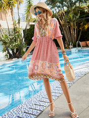 Vestido bohemio de manga corta con cuello en V