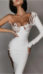 Weißes One-Shoulder-Minikleid aus Spitze