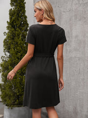 Einfarbiges langes Damenkleid mit V-Ausschnitt