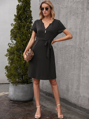 Einfarbiges langes Damenkleid mit V-Ausschnitt