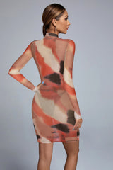 Vestido mini de cuello alto y manga larga con diseño distintivo FP210313