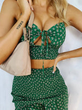 Conjunto de dos piezas con top de tirantes halter y media falda sin espalda