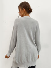 Einfarbiger, langer Pullover mit Knöpfen