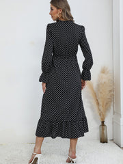 Schwarzes Herbst-Winterkleid mit V-Ausschnitt